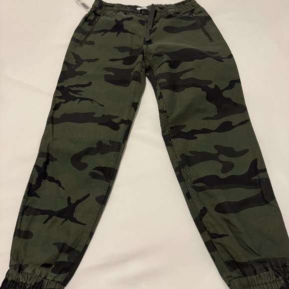 TNA Camo Cargo Pants BRAND NEW! - Picture 1 of 3